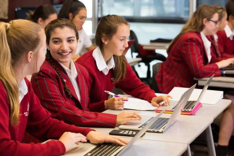 新西兰西湖女子中学选课