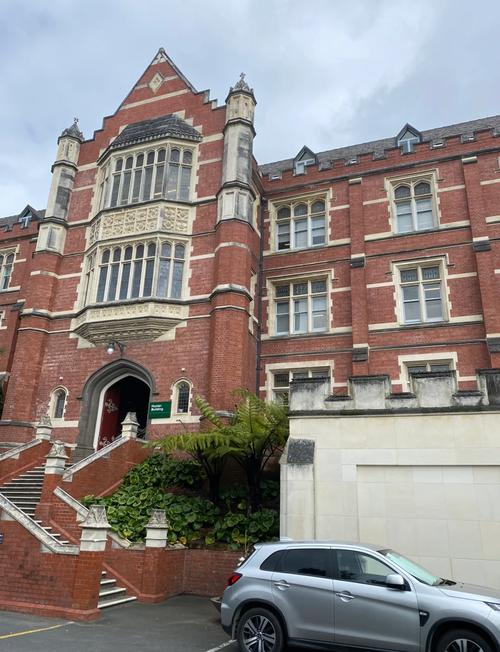 新西兰接受多邻国的大学