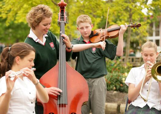 新西兰西湖女子学校简介